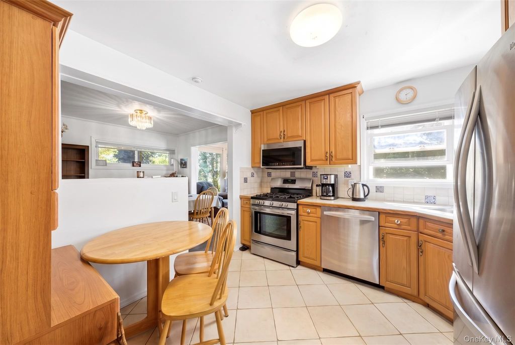 5 Roxbury Road, Port Washington, NY 11050 — photo 5