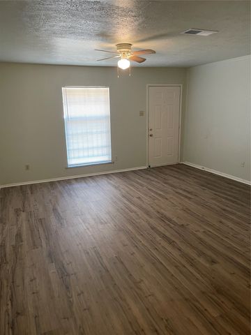 5113 Stagecoach Lane, Garland, TX 75043