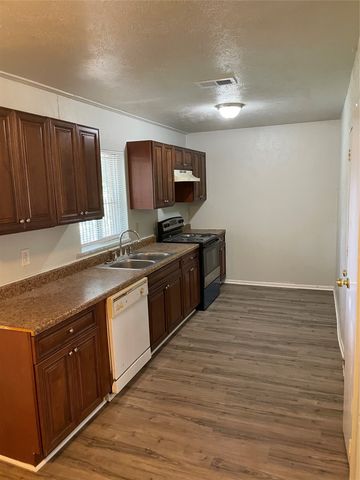5113 Stagecoach Lane, Garland, TX 75043