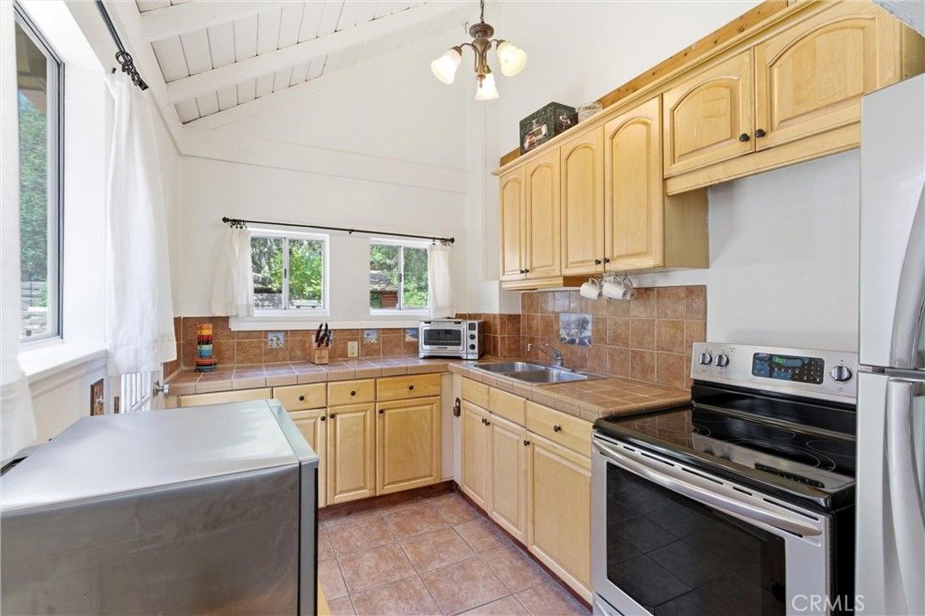 Image 3 of property listing at 14862 Wildcat Canyon Road, Silverado, CA 92676