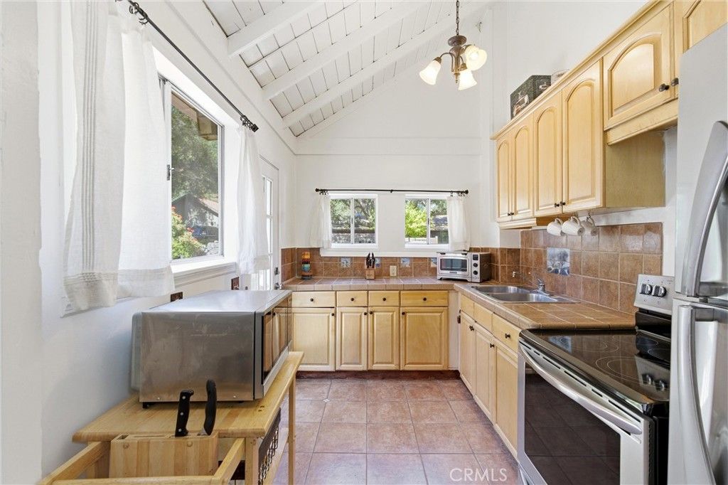 Image 4 of property listing at 14862 Wildcat Canyon Road, Silverado, CA 92676