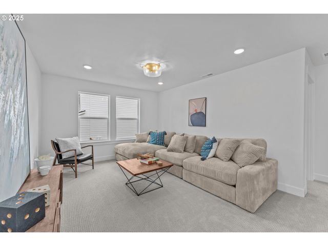 2134 Eleanor Rd, West Linn, OR 97068