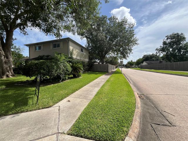 6213 Creekside Lane, League City, TX 77573