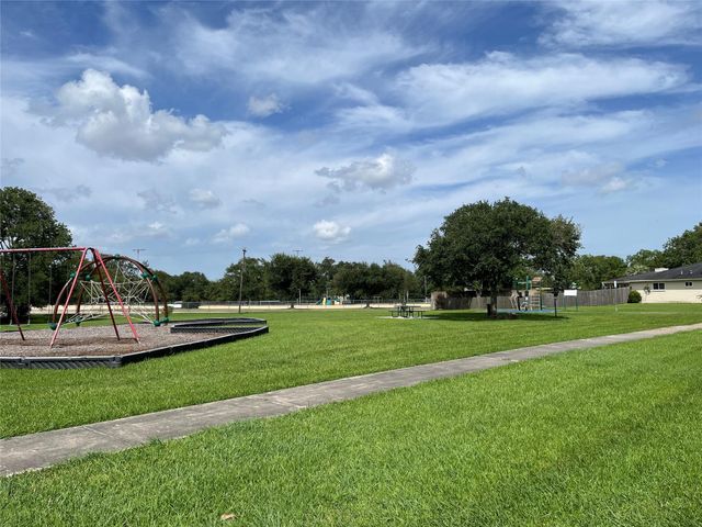 6213 Creekside Lane, League City, TX 77573