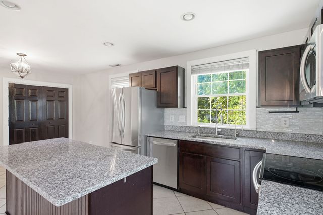 302 Gates Rd, Goodlettsville, TN 37072