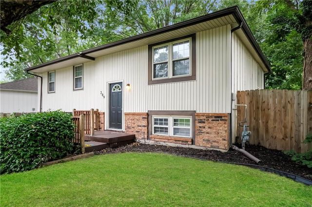 209 Valley Drive, Grain Valley, MO 64029