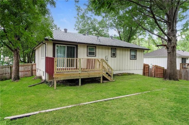 209 Valley Drive, Grain Valley, MO 64029