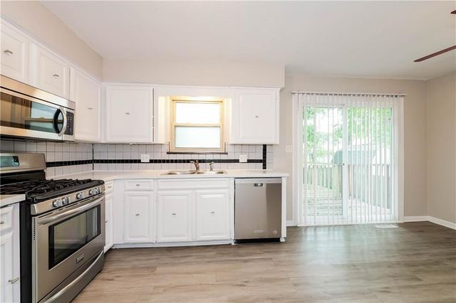 209 Valley Drive, Grain Valley, MO 64029