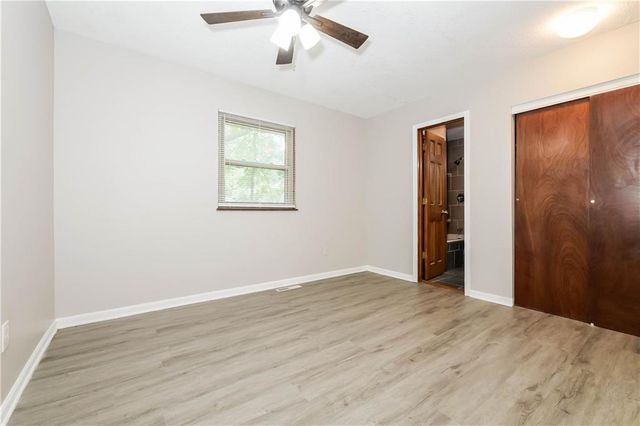 209 Valley Drive, Grain Valley, MO 64029