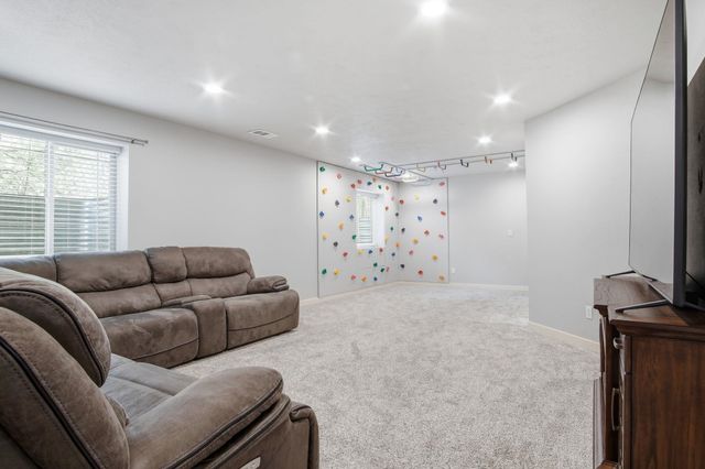 12612 N Ruby Rd, Spokane, WA 99218