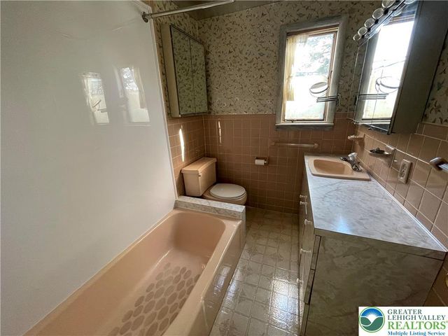 1403 Uelen Court, Bethlehem City, PA 18018