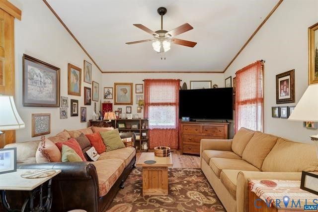 110 Patrick Henry Dr, Louisa, VA 23093