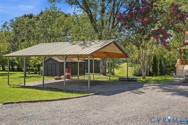 110 Patrick Henry Dr, Louisa, VA 23093