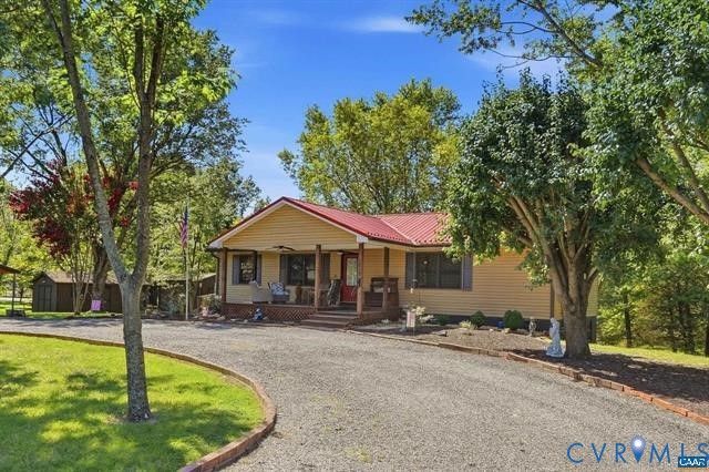 110 Patrick Henry Dr, Louisa, VA 23093