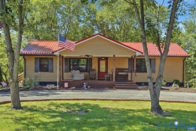 110 Patrick Henry Dr, Louisa, VA 23093