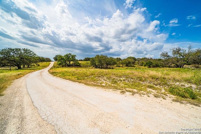 326 Blue Oak Tr, Harper, TX 78631