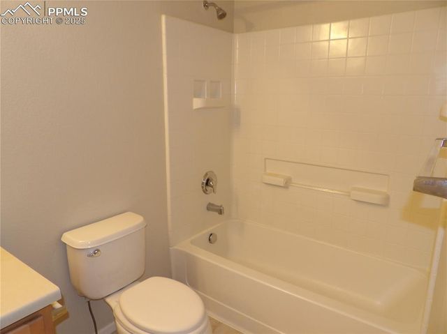 2163 Squawbush Ridge Grove, Colorado Springs, CO 80910