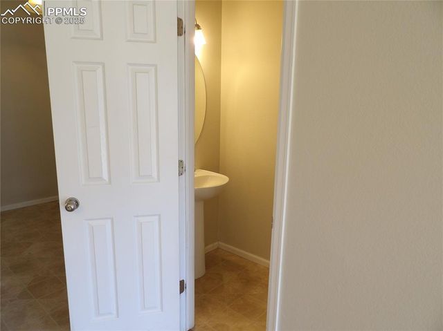 2163 Squawbush Ridge Grove, Colorado Springs, CO 80910