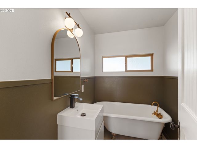 400 E YACOLT Rd, Yacolt, WA 98675