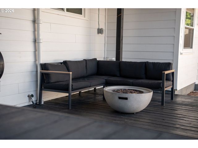 400 E YACOLT Rd, Yacolt, WA 98675