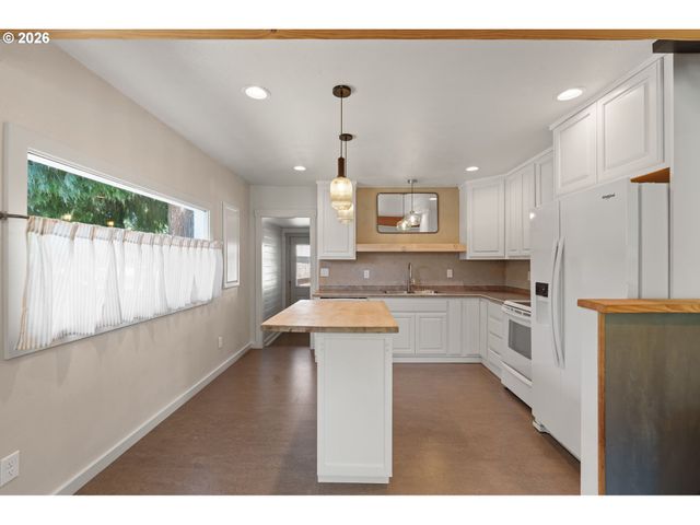 400 E YACOLT Rd, Yacolt, WA 98675