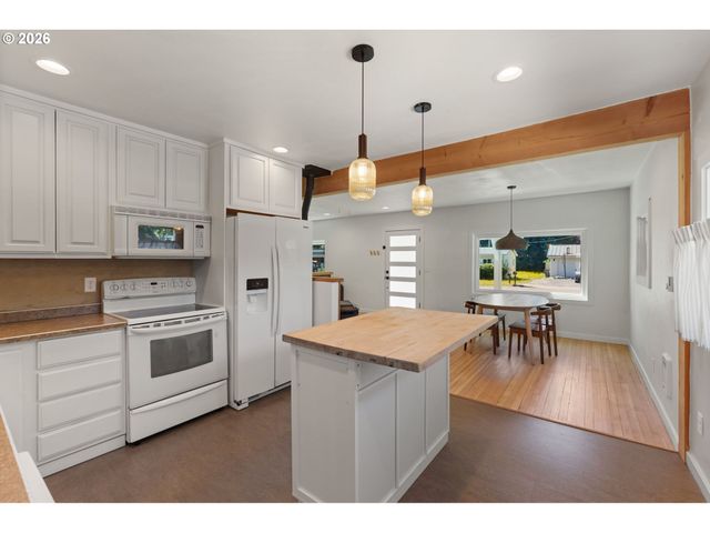 400 E YACOLT Rd, Yacolt, WA 98675