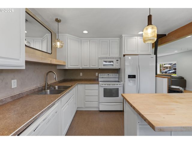 400 E YACOLT Rd, Yacolt, WA 98675