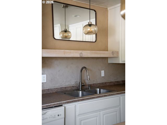 400 E YACOLT Rd, Yacolt, WA 98675