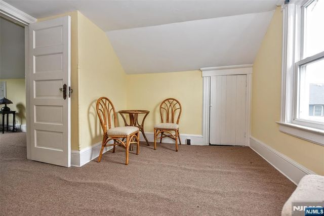 7 Lafayette Place, Waldwick, NJ 07463