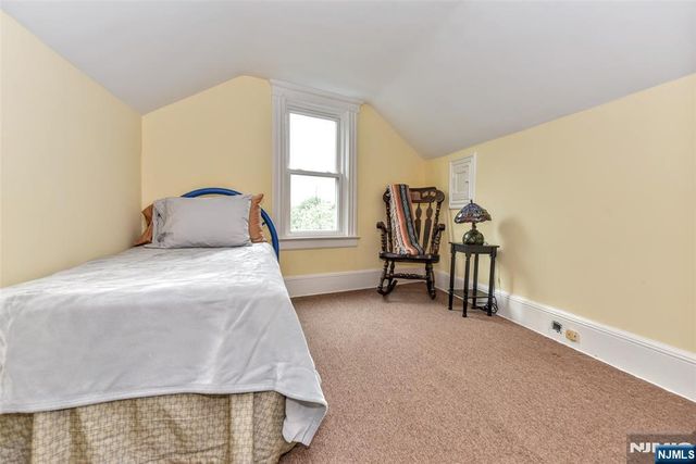 7 Lafayette Place, Waldwick, NJ 07463
