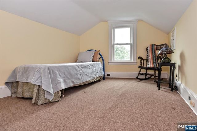 7 Lafayette Place, Waldwick, NJ 07463