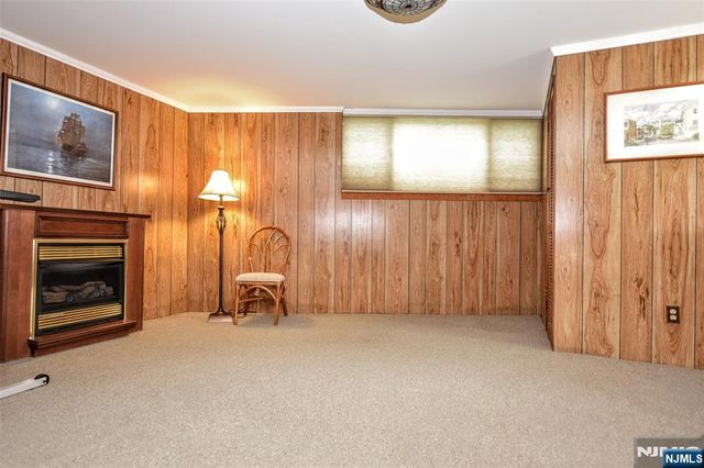 7 Lafayette Place, Waldwick, NJ 07463