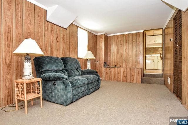 7 Lafayette Place, Waldwick, NJ 07463