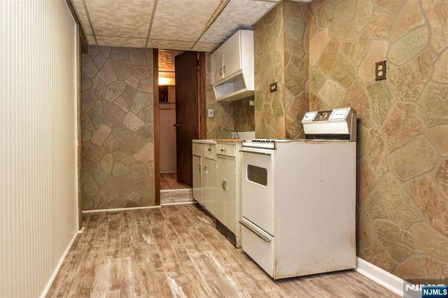7 Lafayette Place, Waldwick, NJ 07463