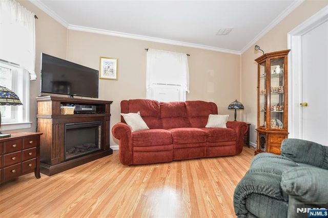 7 Lafayette Place, Waldwick, NJ 07463