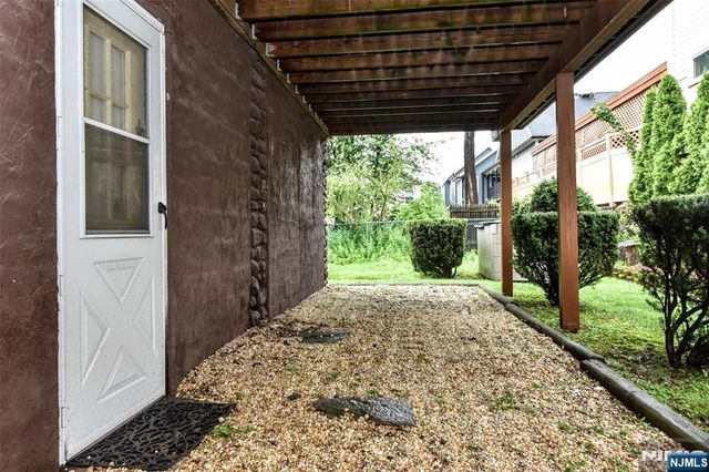 7 Lafayette Place, Waldwick, NJ 07463