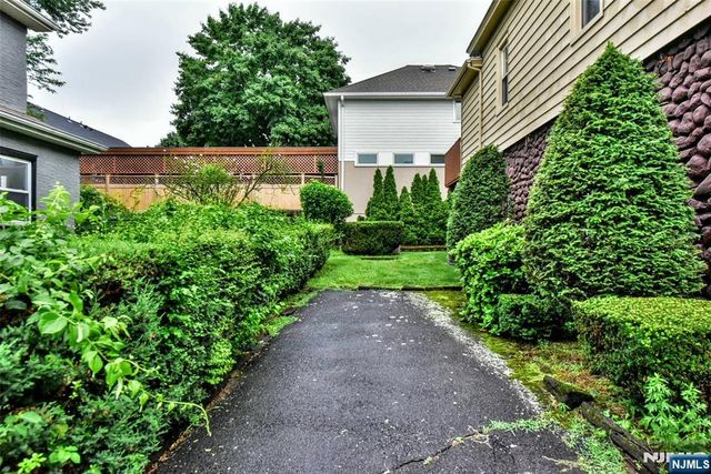 7 Lafayette Place, Waldwick, NJ 07463