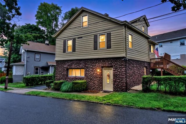 7 Lafayette Place, Waldwick, NJ 07463