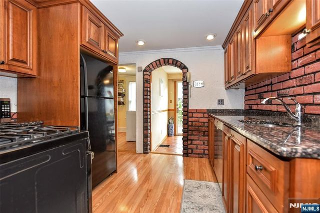 7 Lafayette Place, Waldwick, NJ 07463