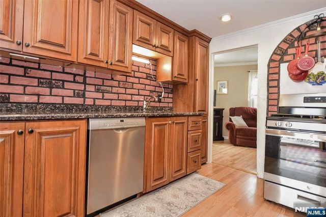 7 Lafayette Place, Waldwick, NJ 07463