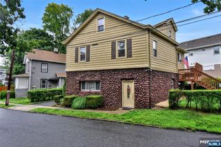 7 Lafayette Place, Waldwick, NJ 07463