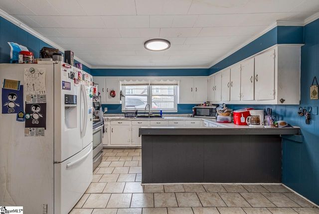 2 Woodward Street, Greenville, SC 29611