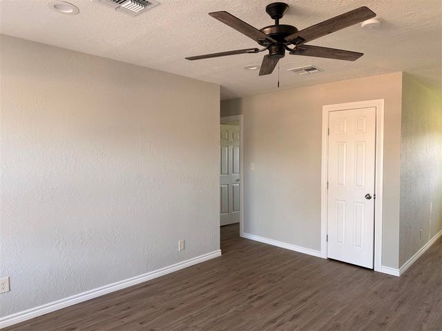 4610 SW H, Lawton, OK 73505