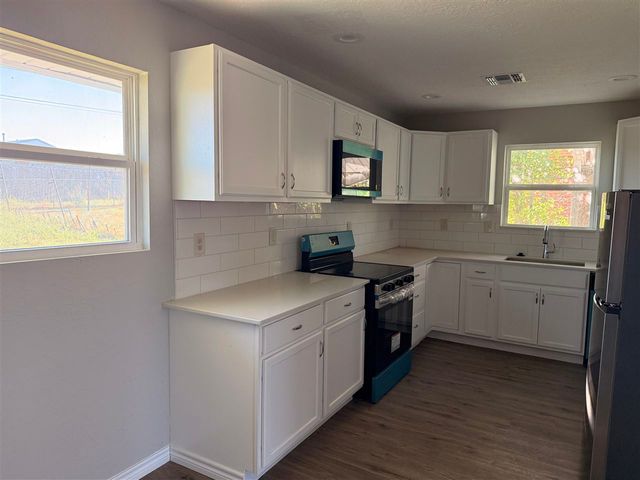 4610 SW H, Lawton, OK 73505