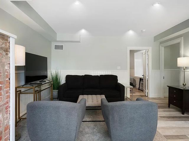 77 Coggeshall Avenue G, Newport, RI 02840