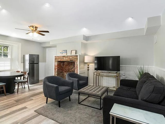 77 Coggeshall Avenue G, Newport, RI 02840