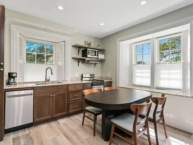 77 Coggeshall Avenue G, Newport, RI 02840