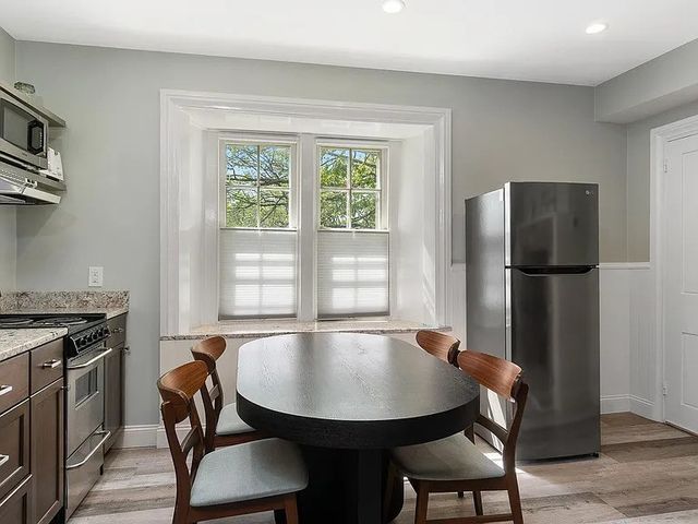 77 Coggeshall Avenue G, Newport, RI 02840