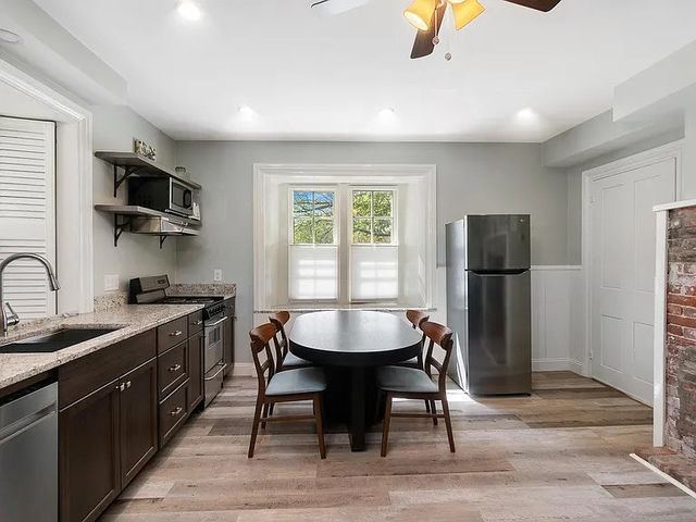 77 Coggeshall Avenue G, Newport, RI 02840