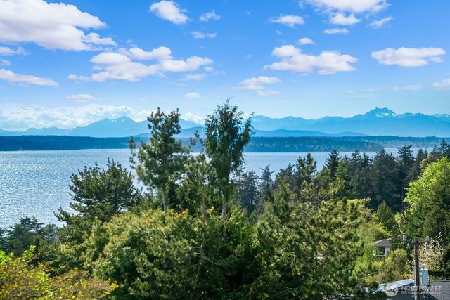 8627 Fauntlee Crest SW, Seattle, WA 98136